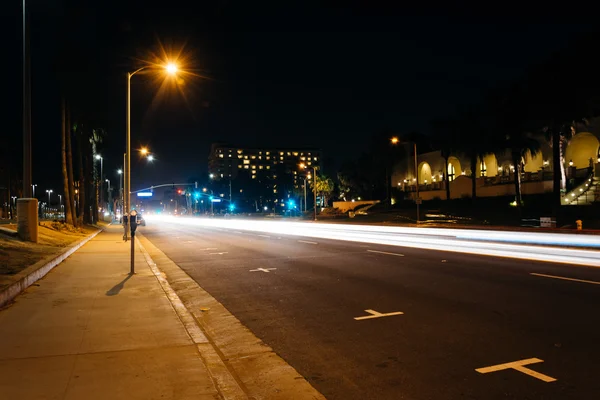 Trafiken på Pacific Coast Highway på natten, i Huntington Beach, — Stockfoto