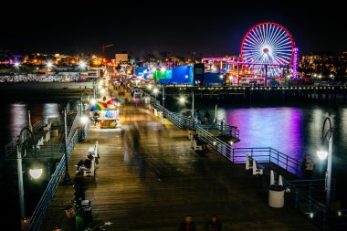 Gece, Santa Monica parkında Santa Monica, California.