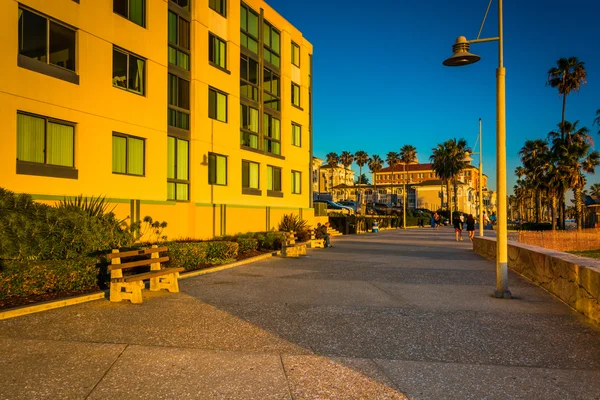 Evening light on the Oceanfront Walk, in Santa Monica, Californi — Stock Photo, Image