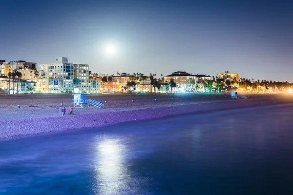 Moonrise över stranden i Santa Monica, Kalifornien. — Stockfoto