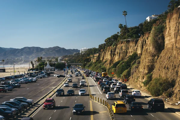 Rush hour traffic on Pacific Coast Highway, in Santa Monica, Cal — Stock Photo, Image