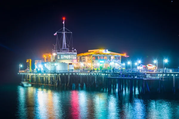 The Harbor Office on the Santa Monica Pier at night, in Santa Mo — Stock Photo, Image