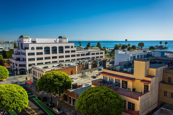 Visa byggnader längs den 2: a, i Santa Monica, Kalifornien. — Stockfoto