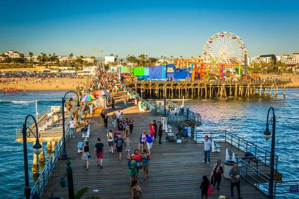 Weergave van de Santa Monica Pier, in Santa Monica, Californië. — Stockfoto