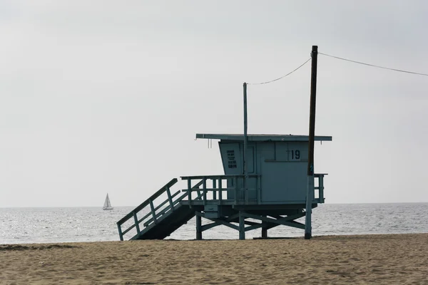 Torre de salva-vidas na praia, em Venice Beach, Los Angeles, Cali — Fotografia de Stock