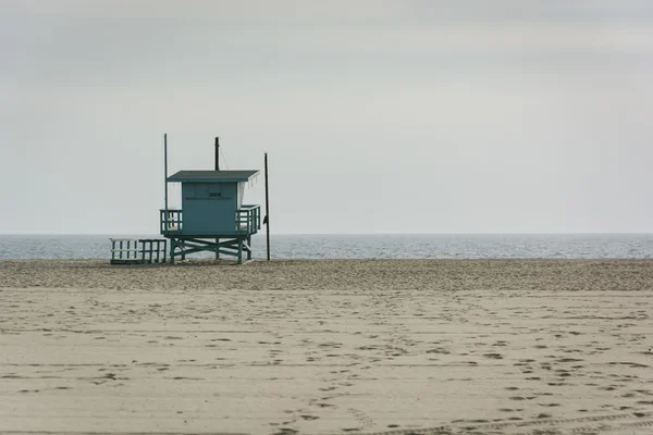 Torre de salva-vidas na praia, em Venice Beach, Los Angeles, Cali — Fotografia de Stock