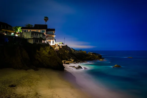 Pohled Woods Cove v noci, v Laguna Beach, Kalifornie, USA. — Stock fotografie