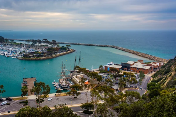 Havnen og Stillehavet sett fra Hilltop Park i Dana P – stockfoto