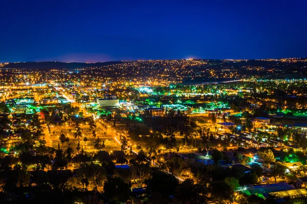 Natt syn på city Riverside, från Mount Rubidoux Park, jag — Stockfoto