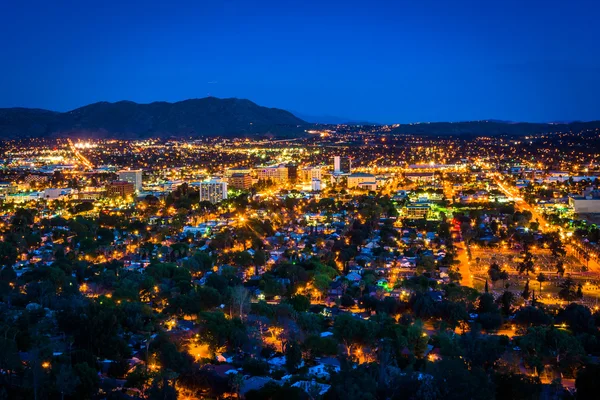 Éjszakai kilátás a város Folyópart, hegy Rubidoux Park, én — Stock Fotó