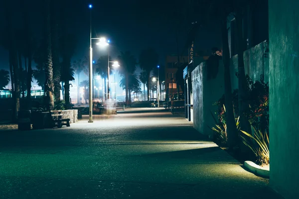 The Oceanfront Walk at night, in Santa Monica, California. — Stock Photo, Image