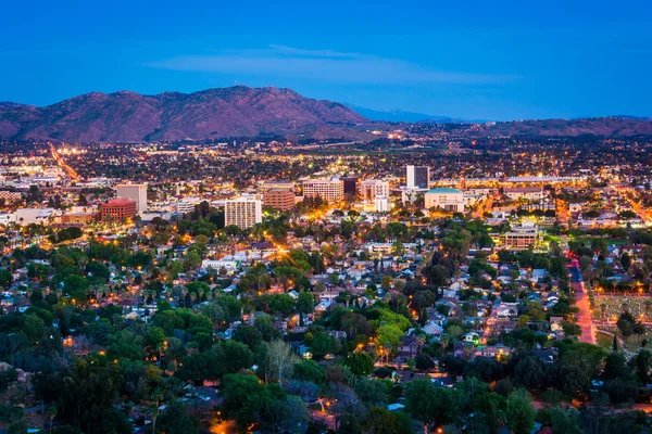 Vue au crépuscule de la ville de Riverside, depuis le parc du Mont Rubidoux — Photo