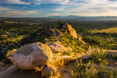 Büyük kayalar ve Mount Rubidoux Park'ta Riverside, C sayısı