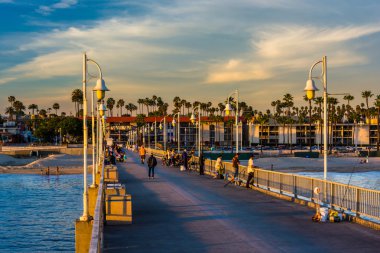 Long Beach, Kaliforniya'da Belmont Pier.