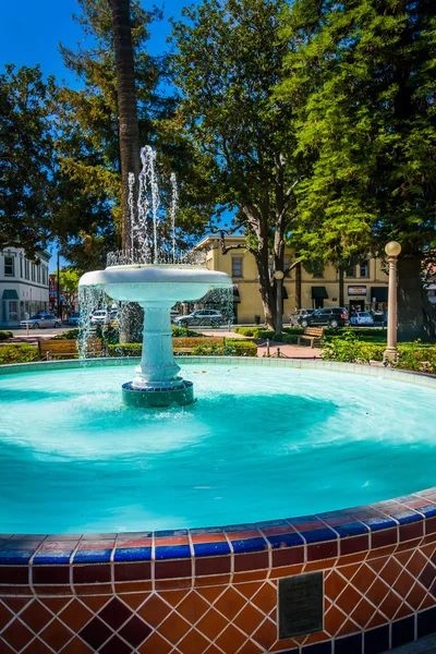 Fountain at the circle in Orange, California. — Stock Photo, Image