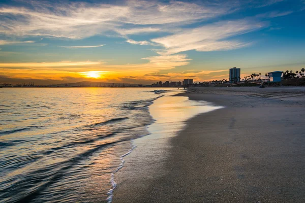 Západ slunce nad Tichým oceánem, v Long Beach, Kalifornie. — Stock fotografie