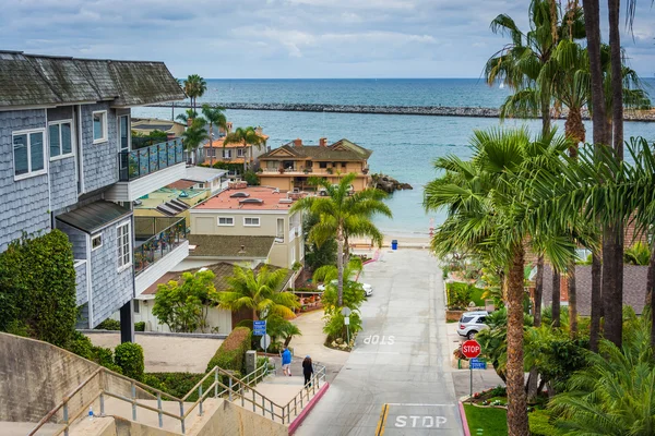 View of Fernleaf Avenue in Corona del Mar, California. — Stock Photo, Image