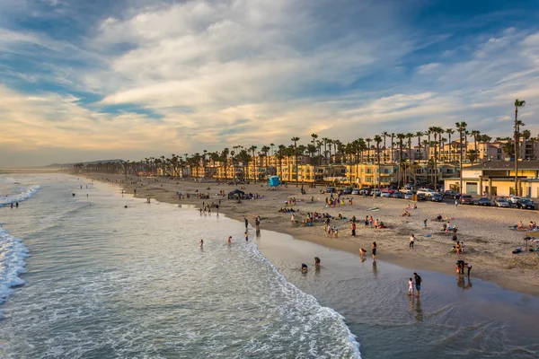 Widok na plażę z molo w Oceanside, California. — Zdjęcie stockowe