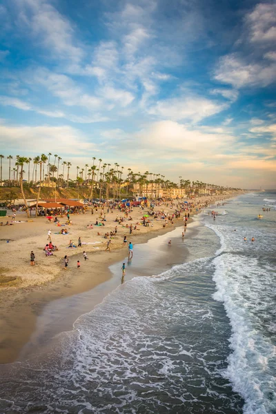 Uitzicht op het strand van de pier in Oceanside, Californië. — Stockfoto