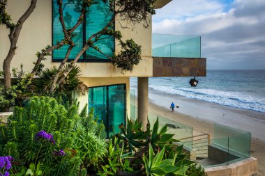 Modern oceanfront Laguna Beach, California ev.