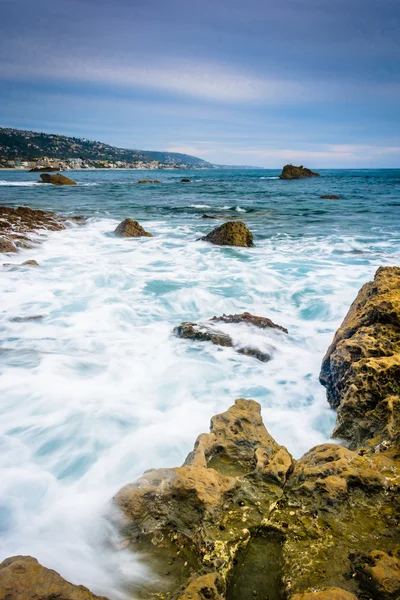 Rocks and waves in the Pacific Ocean at Monument Point, Heisler — Stock Photo, Image