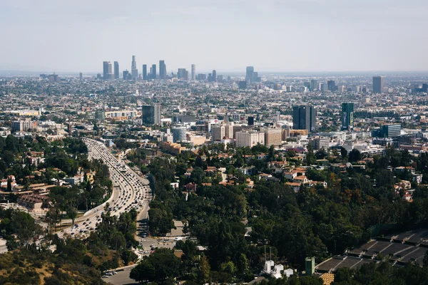 Utsikt över Los Angeles silhuett från Hollywood Bowl förbise — Stockfoto