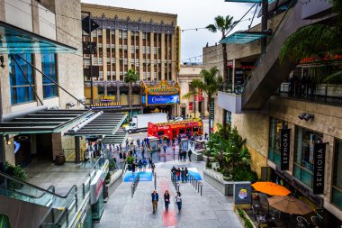 Hollywood ve Highland Center ve Hollywood Bulvarı ' görünümünü ben