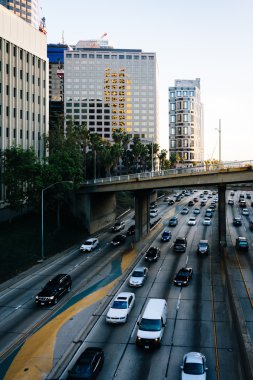 Şehir merkezinde 5 Street Köprüsü, 110 Otoban görünümünü 