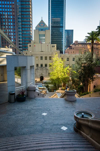 Merdiven ve Binalar finans bölgesinde, Los Angeles, — Stok fotoğraf