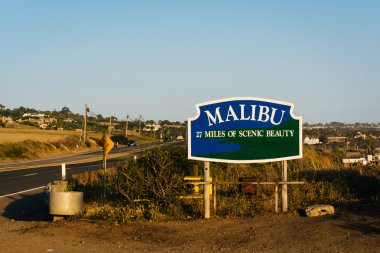Malibu işareti, Pacific Coast Highway, Malibu, Kaliforniya boyunca.