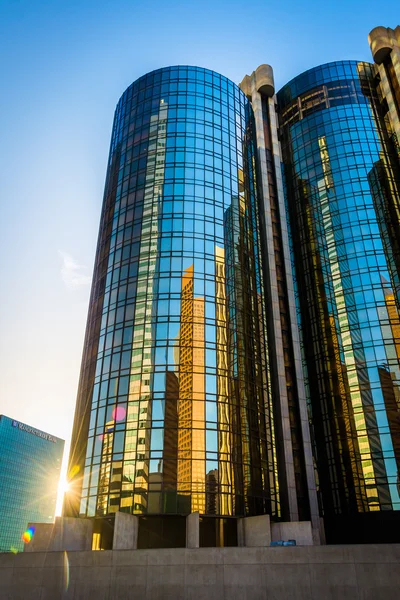 Modern building at sunset, in downtown Los Angeles, California. — Stock Photo, Image