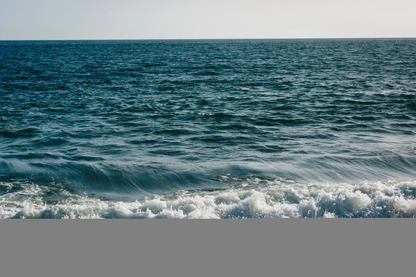 Dalgalar Pasifik Okyanusu'nda, Malibu, Kaliforniya. — Stok fotoğraf
