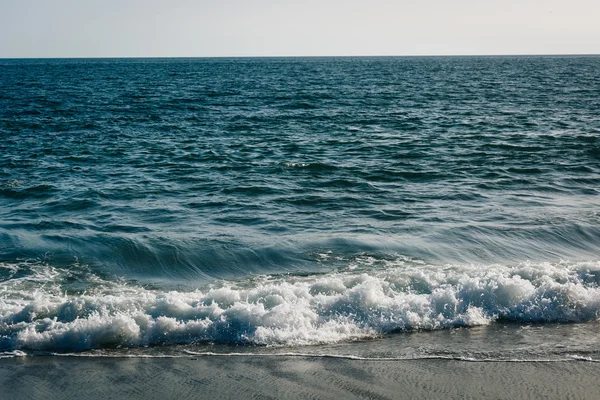 Dalgalar Pasifik Okyanusu'nda, Malibu, Kaliforniya. — Stok fotoğraf