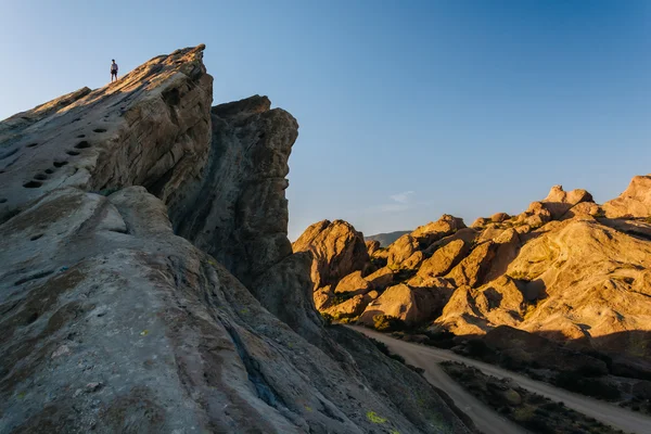 Večerní světlo na skalách na Vasquez Rocks County Park, v Agua důl — Stock fotografie