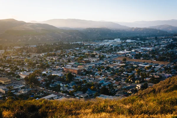 Evening view of Ventura and distant mountains from Grant Park, i — Stock Photo, Image