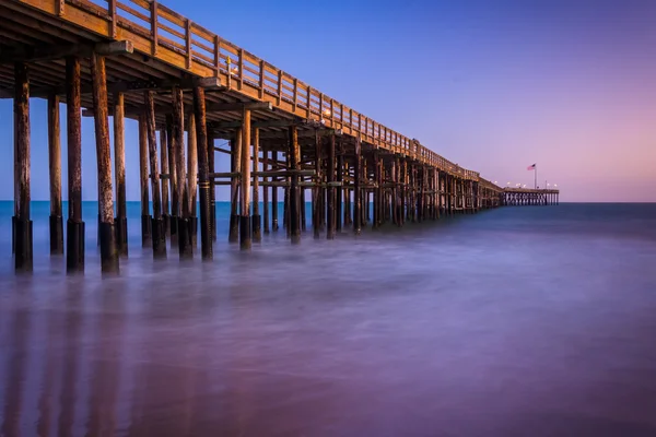 Lång exponering av piren på twilight, i Ventura, Kalifornien. — Stockfoto