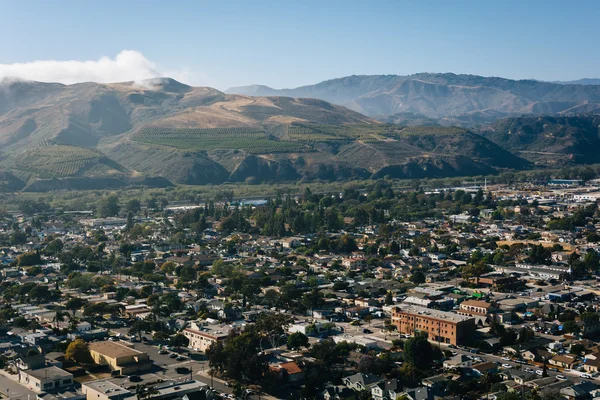 Vue de Ventura et des montagnes lointaines depuis Grant Park, à Ventur — Photo