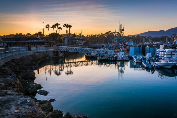 A kikötő, a naplemente, a kaliforniai Santa Barbarában. — Stock Fotó