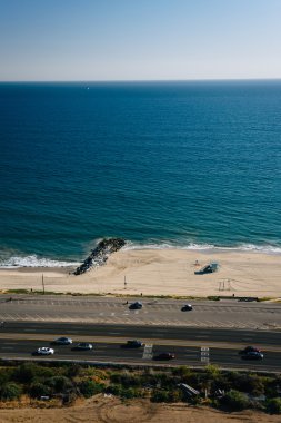 Pacific Coast Highway ve Pasifik Okyanusu'nda Pasifik görünümü 