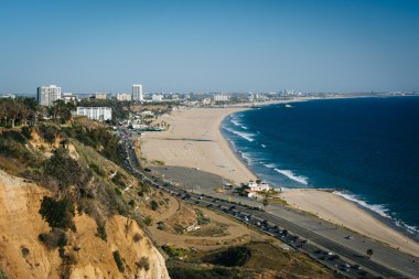 Santa Monica ve Pacific Palisades Pasifik Okyanusu'nda görünümü