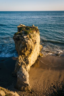 Plaj ve deniz yığın El Matador devlet Beach, Mal, görünümü