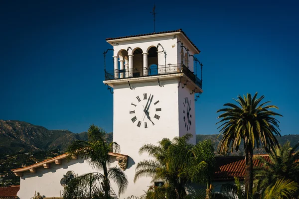 Wieża zegarowa w sądzie hrabstwa Santa Barbara, w Santa — Zdjęcie stockowe