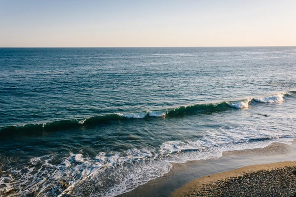 Utsikt över vågorna i Stilla havet, på stranden El Matador staten, M — Stockfoto