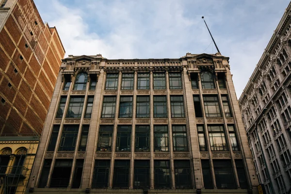 Old building on Broadway in the Jewelry District, in downtown Lo — Stock Photo, Image