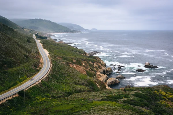 Widok na Pacific Coast Highway, w Garrapata State Park, Californ — Zdjęcie stockowe