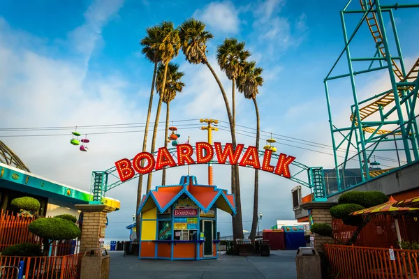 Vchod do Boardwalk, Santa Cruz, Kalifornie. — Stock fotografie