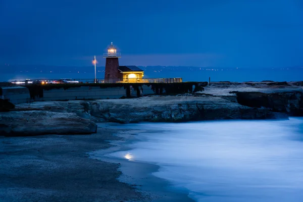 Vista del faro conmemorativo Mark Abbott por la noche, en Santa Cruz , — Foto de Stock