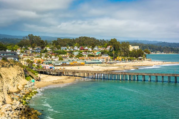 Utsikt över piren och stranden i Capitola, Kalifornien. — Stockfoto