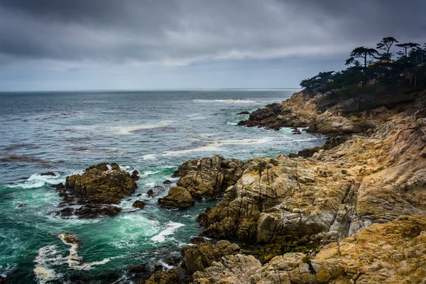 View of the rocky Pacific Coast from the 17 Mile Drive, in Pebbl — Stock Photo, Image