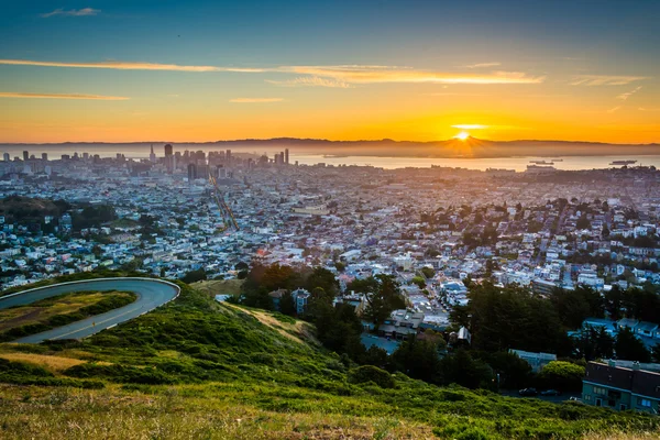 Sunrise view from Twin Peaks, in San Francisco, California. — Stock Photo, Image